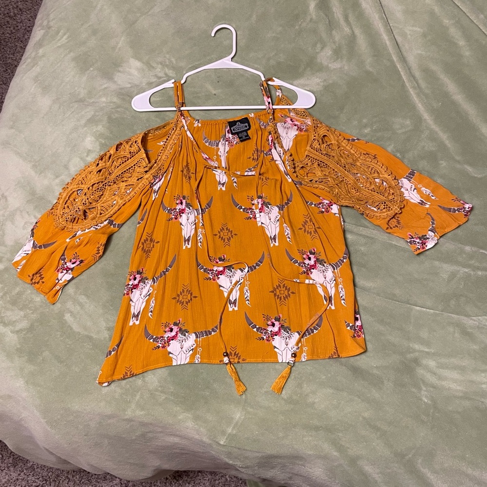 Women’s Size Medium Angie Cold Shoulder top